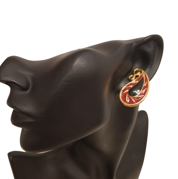 MONET VINTAGE GOLDTONED & BLACK & RED ENAMEL PAISLEY STATEMENT CLIP ON EARRINGS - Picture 1 of 5